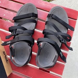 Women’s size 9 Ascona sport web black sandals